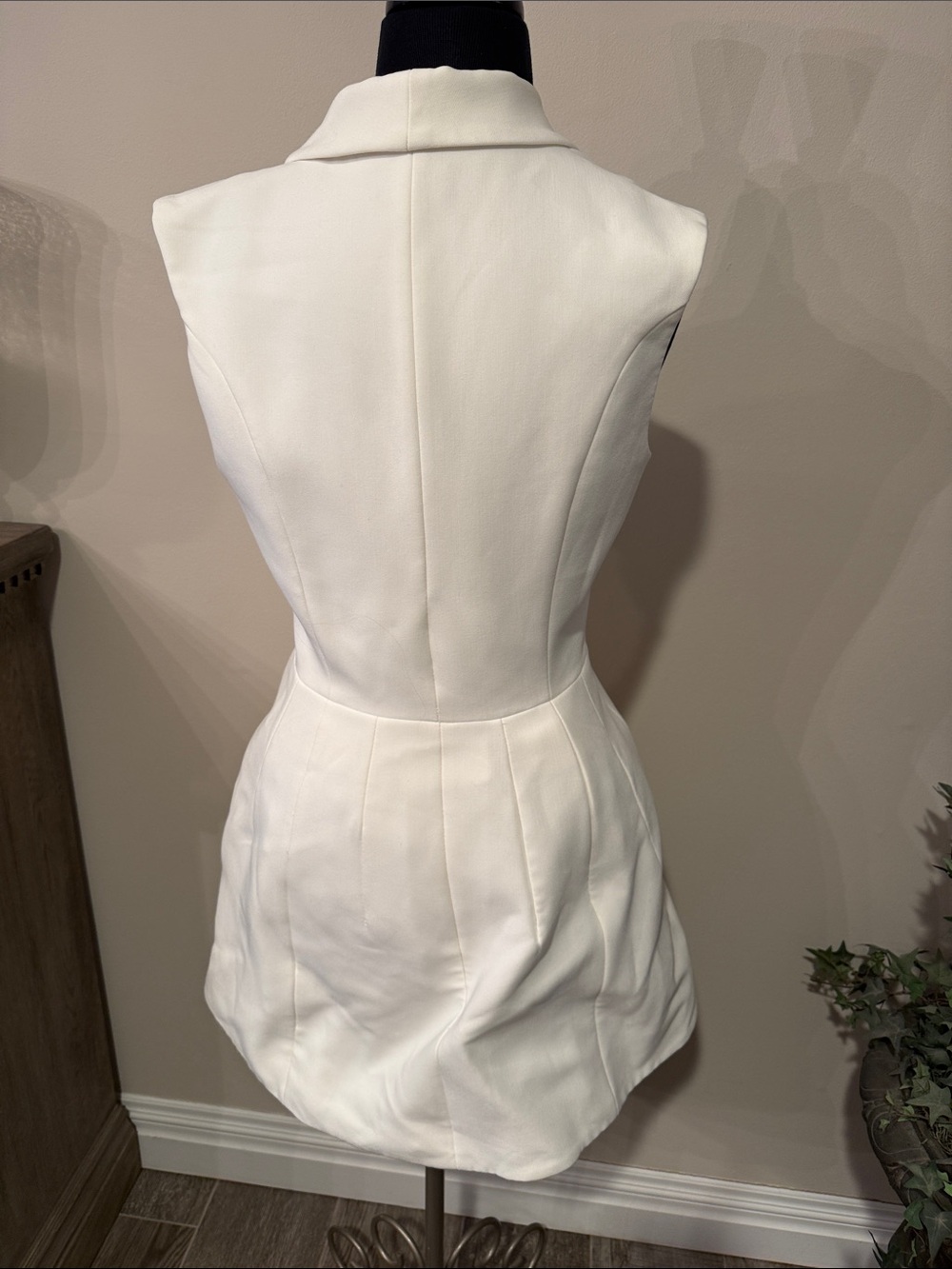 White V-Neck Sleeveless Mini Dress - Picture 4 of 7